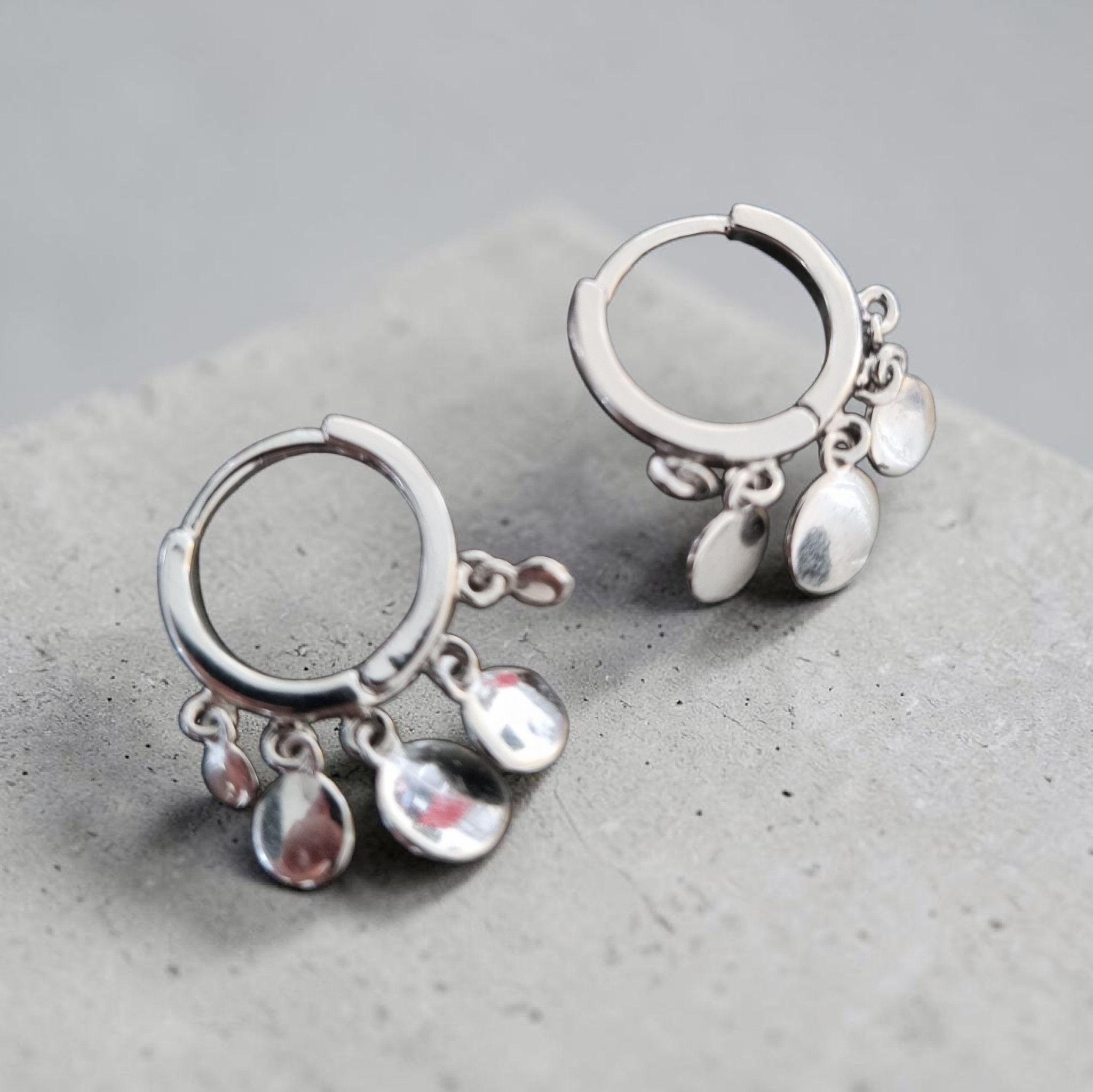 Boucles d’oreilles créoles pampilles argentées
