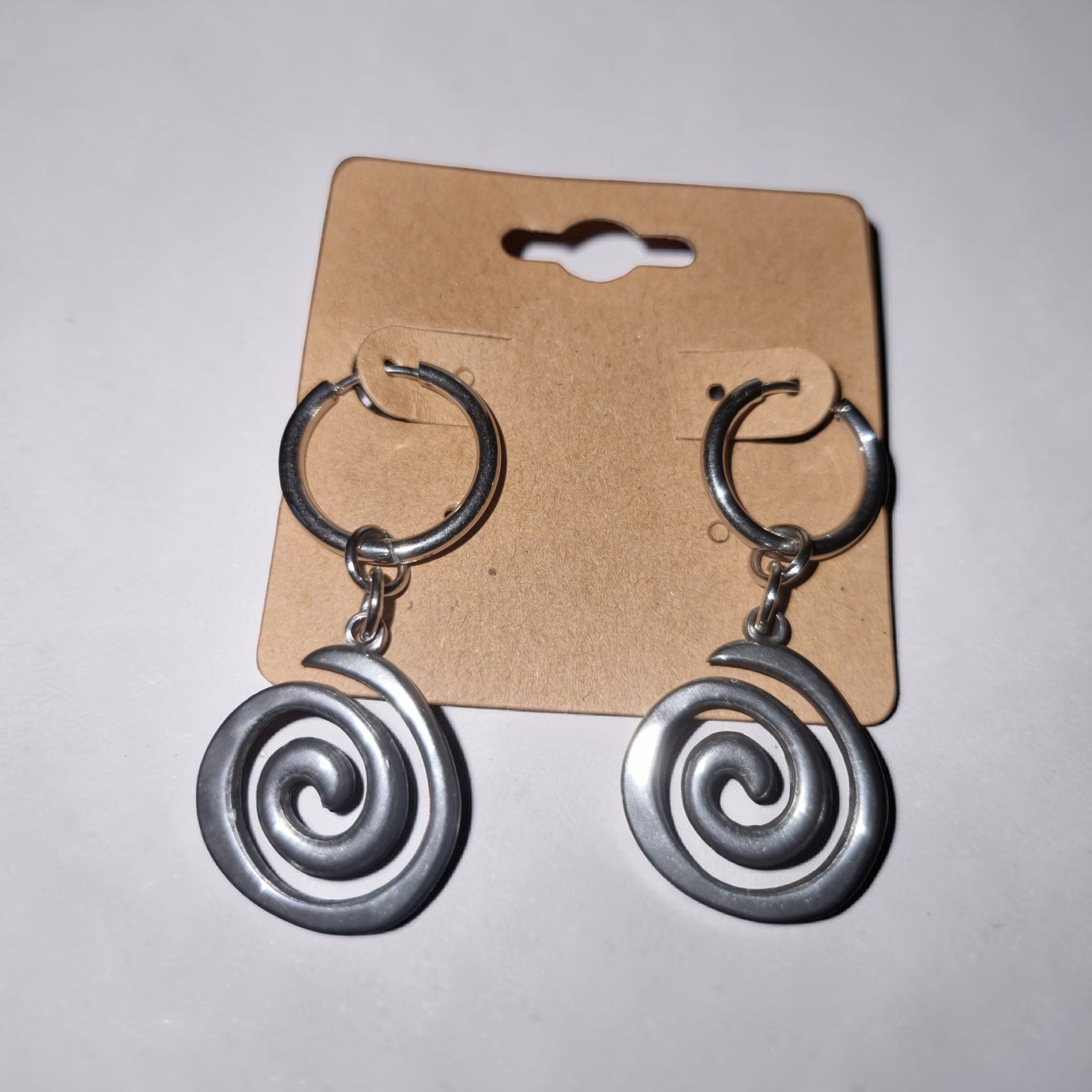 Boucles d’oreilles spirale argentée