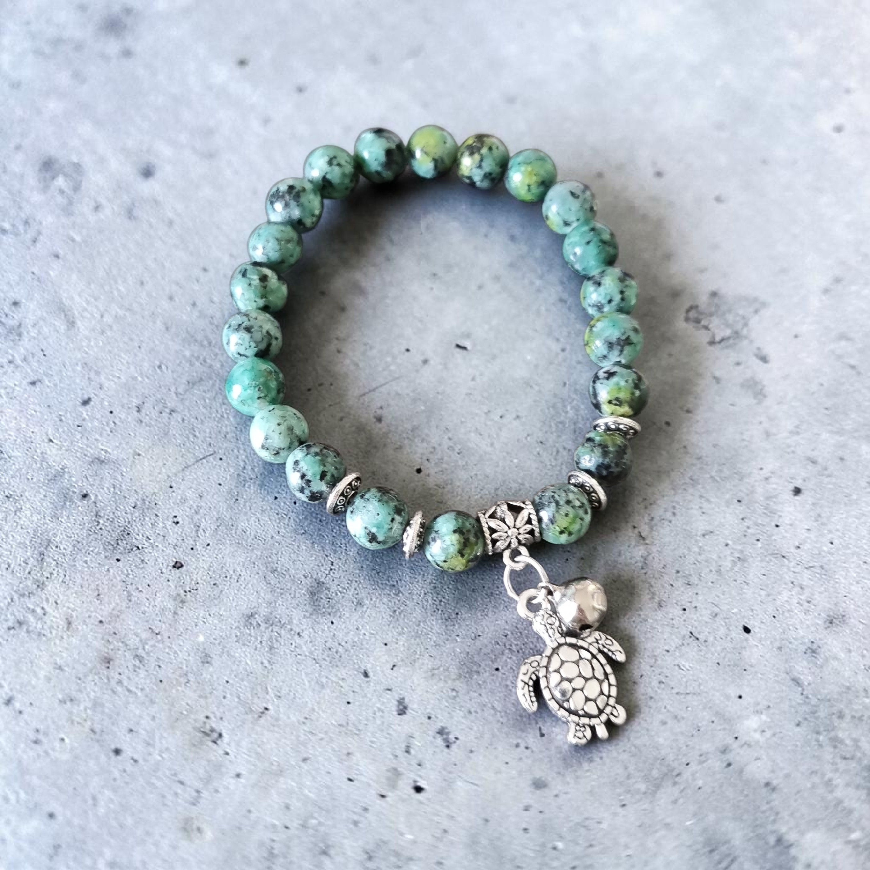 Bracelet en Turquoise Africaine – Tortue & Grelot