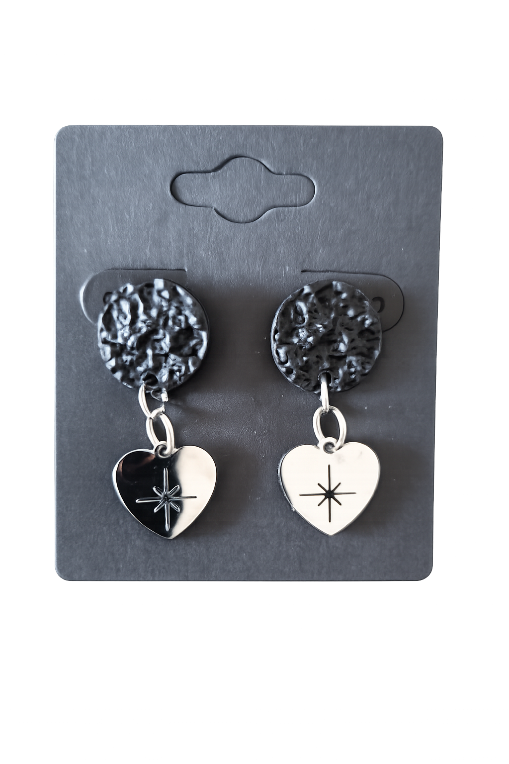Boucles d’oreilles Noir Texturé et Cœur Argent – Élégance et Caractère