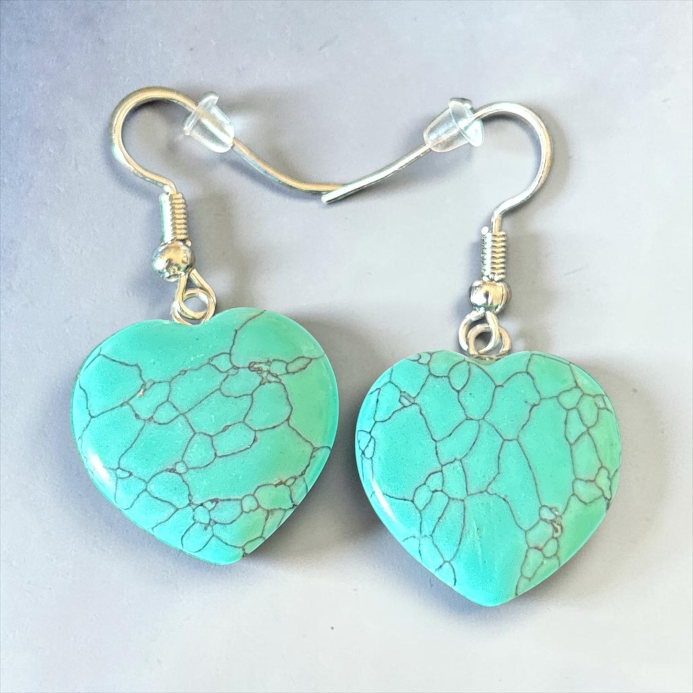 Boucles d'oreilles pendantes La boutique d'Emma en forme de cœur en pierre turquoise veinée et métal argenté
