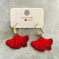 Boucles d'oreilles La boutique d'Emma en forme de feuille de ginkgo rouge vif avec attaches dorées artisanales