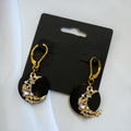 Boucles d'oreilles La boutique d'Emma pendantes dorées avec croissant de lune, cristaux et perles sur disque noir
