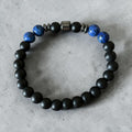 Bracelet La boutique d'Emma pour homme en perles d'onyx noir mat et lapis-lazuli bleu avec détails métalliques