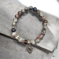 Bracelet La boutique d'Emma en perles de pierres naturelles multicolores avec pendentif cœur ajouré en métal argenté